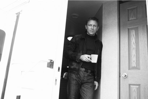 포스 작렬 다니엘 크레이그의 일상룩은? | 인스티즈