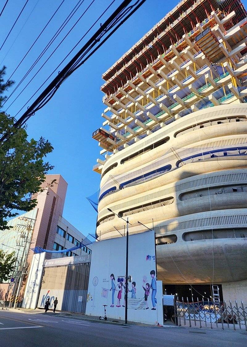 젠틀몬스터 성수 신사옥 | 인스티즈