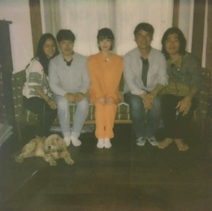 효리네 민박 손님들과 사진 찍은 아이유 | 인스티즈