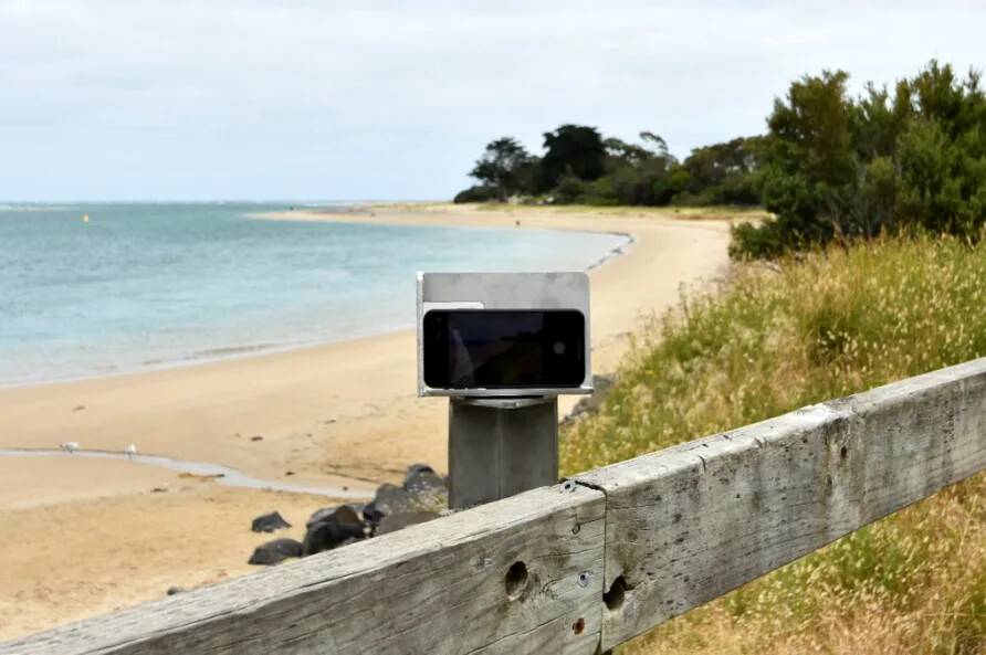 호주 해안가에 설치된 스마트폰 거치대의 비밀 | 인스티즈
