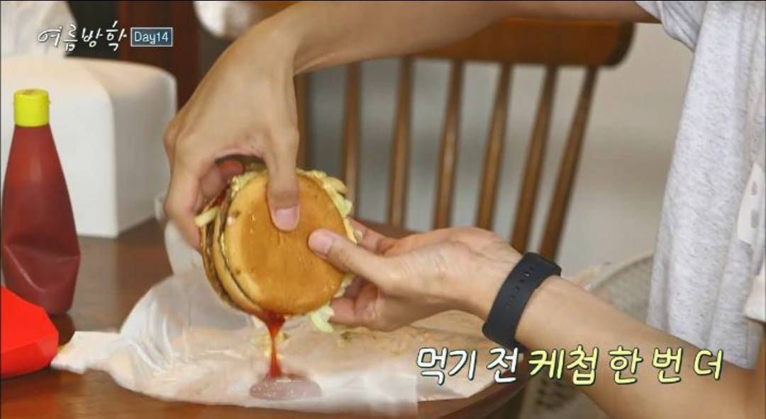 배우 최우식이 맥도날드 빅맥 먹는 방법.jpg | 인스티즈