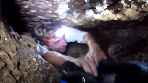 사망 사고로 인해 폐쇄된 미국의 좁은 동굴....jpg | 인스티즈