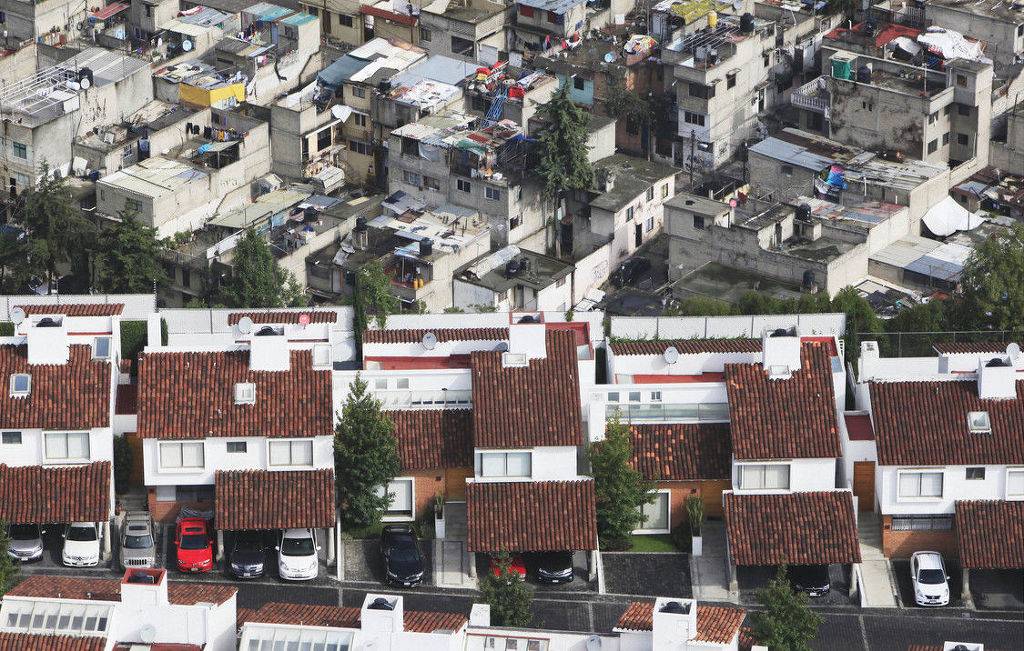 정확히 경계가 나눠진 멕시코의 부촌과 빈민촌 | 인스티즈