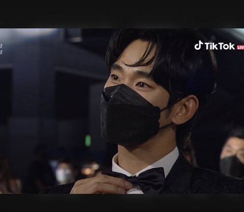 마스크 쓴 김수현 완전 마기꾼같은 달글 | 인스티즈
