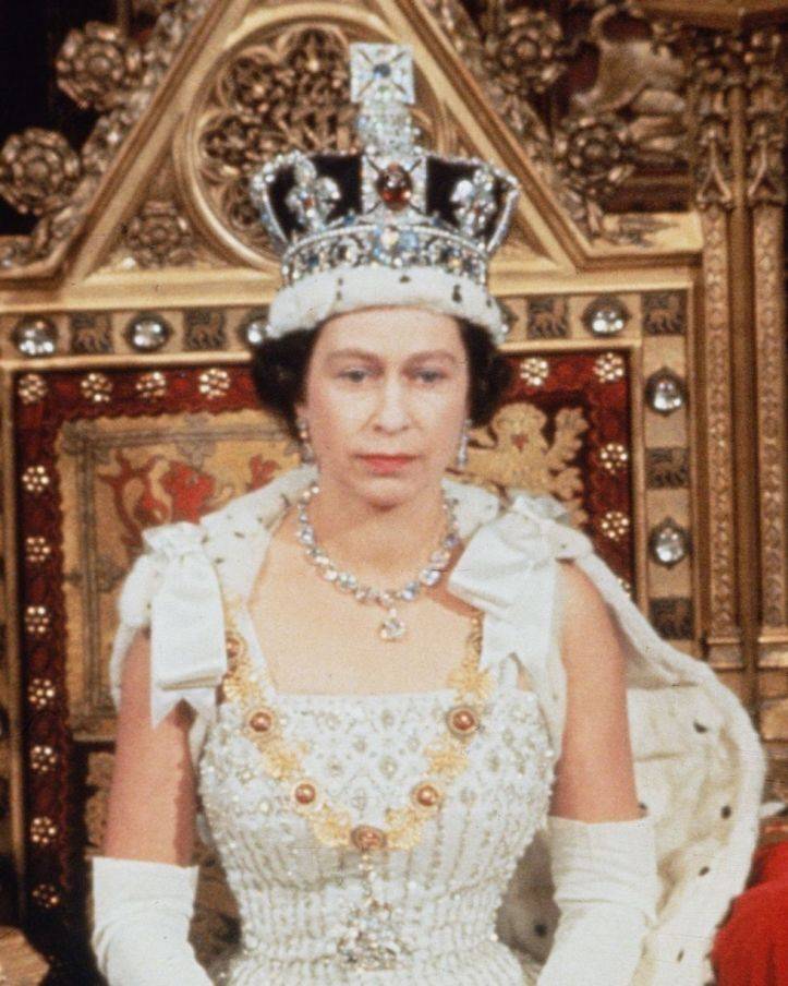훔쳐온 다이아몬드로 장식한 영국 왕관 보석 | 인스티즈