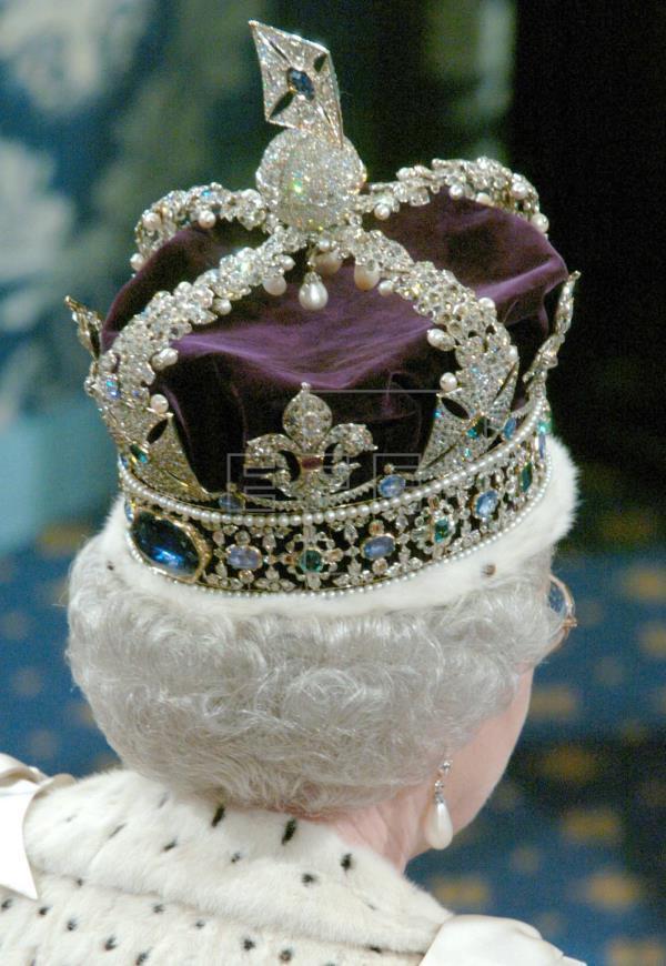 훔쳐온 다이아몬드로 장식한 영국 왕관 보석 | 인스티즈