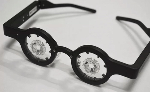 하루 1시간 쓰고 있으면 '라식 수술' 없이도 시력 1.0 만들어주는 '스마트 안경' 나온다 | 인스티즈