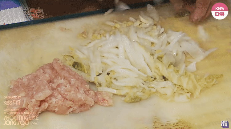 한국인의 밥상 : 닭만두와 닭만둣국 (만두편 中).gif | 인스티즈