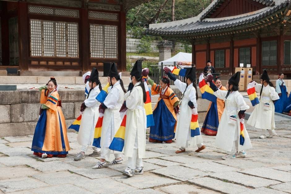 리틀포레스트 같은 느낌의 시골집 근데 낭만과 재력이 추가된..올해로 10주년을 맞이하는 축제 | 인스티즈