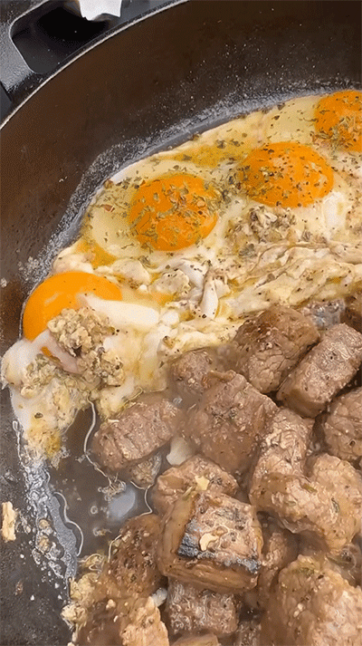 큐브 스테이크와 계란 후라이.gif | 인스티즈
