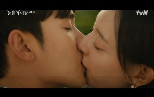 김수현♥김지원, 눈물 젖은 포옹+입맞춤..최고 14.5% 기록 ('눈물의 여왕')[종합] | 인스티즈