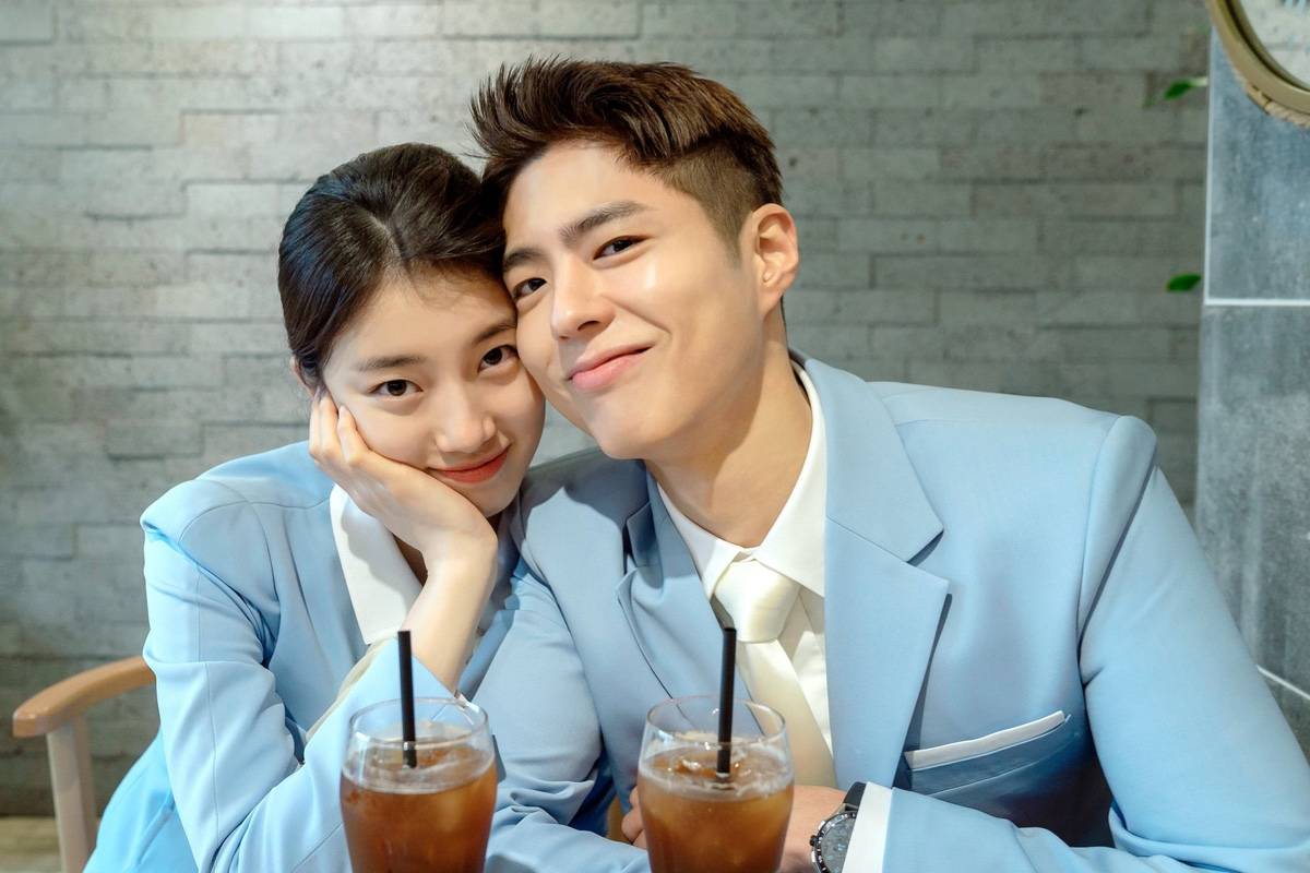 승무원 유니폼입고 찍은 사진 공개된 박보검 수지 | 인스티즈