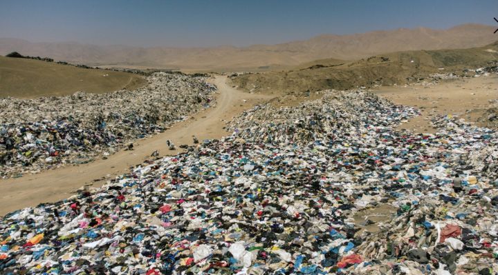 칠레 사막 뒤덮은 '옷 산' | 인스티즈