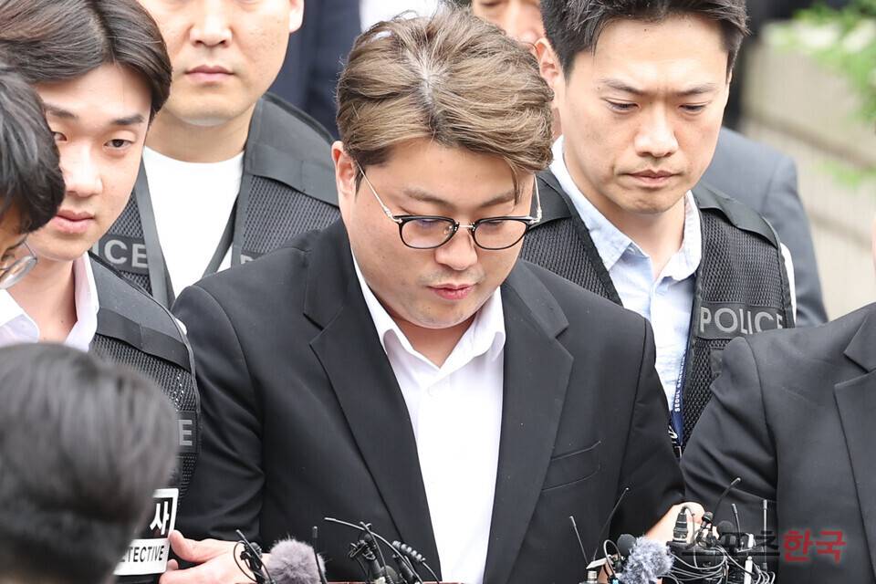 김호중 구속되자 팬들 성명문까지…"죄는 미워해도 사람은 미워하지 말라" | 인스티즈