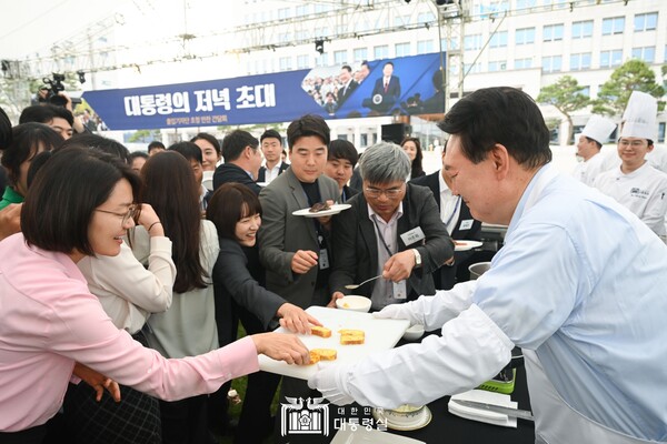 "김치찌개 더 주세요"라는 기자에 국민이 느낀 모욕감 | 인스티즈