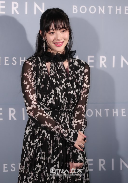 오늘자 설리 포토월.jpg | 인스티즈