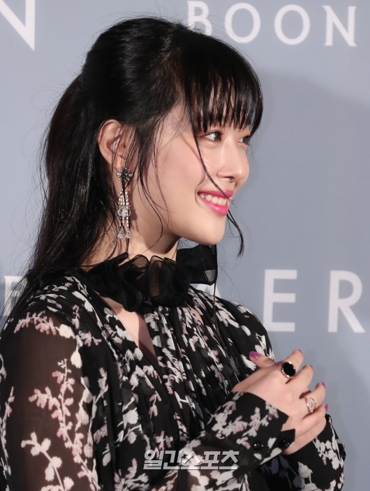 오늘자 설리 포토월.jpg | 인스티즈