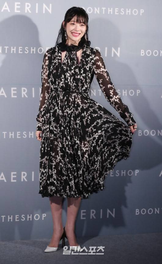 오늘자 설리 포토월.jpg | 인스티즈