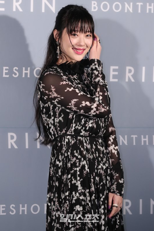 오늘자 설리 포토월.jpg | 인스티즈