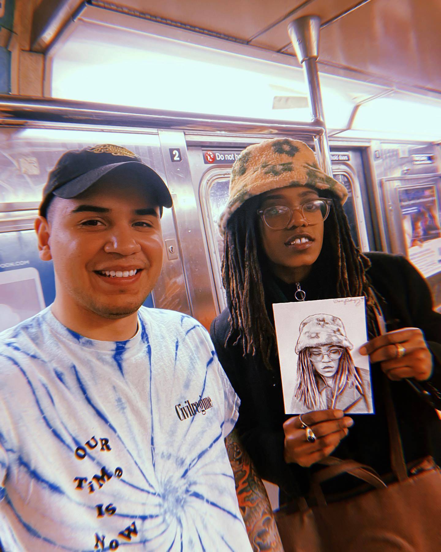 지하철에서 초상화를 그리는 남자 | 인스티즈