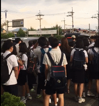 문재인 방문에 중학생들 반응.JPG | 인스티즈