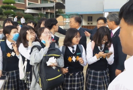 문재인 방문에 중학생들 반응.JPG | 인스티즈