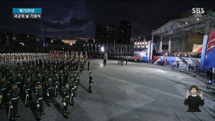 국군의 날, 과거 행사와 올해 행사가 어떻게 달랐는지 비교 체험해보기....jpgif | 인스티즈