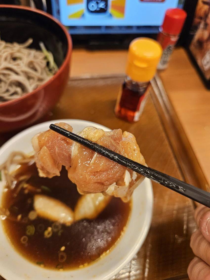 어제자 일본, 소바에서 "생닭" 나와서 논란 | 인스티즈
