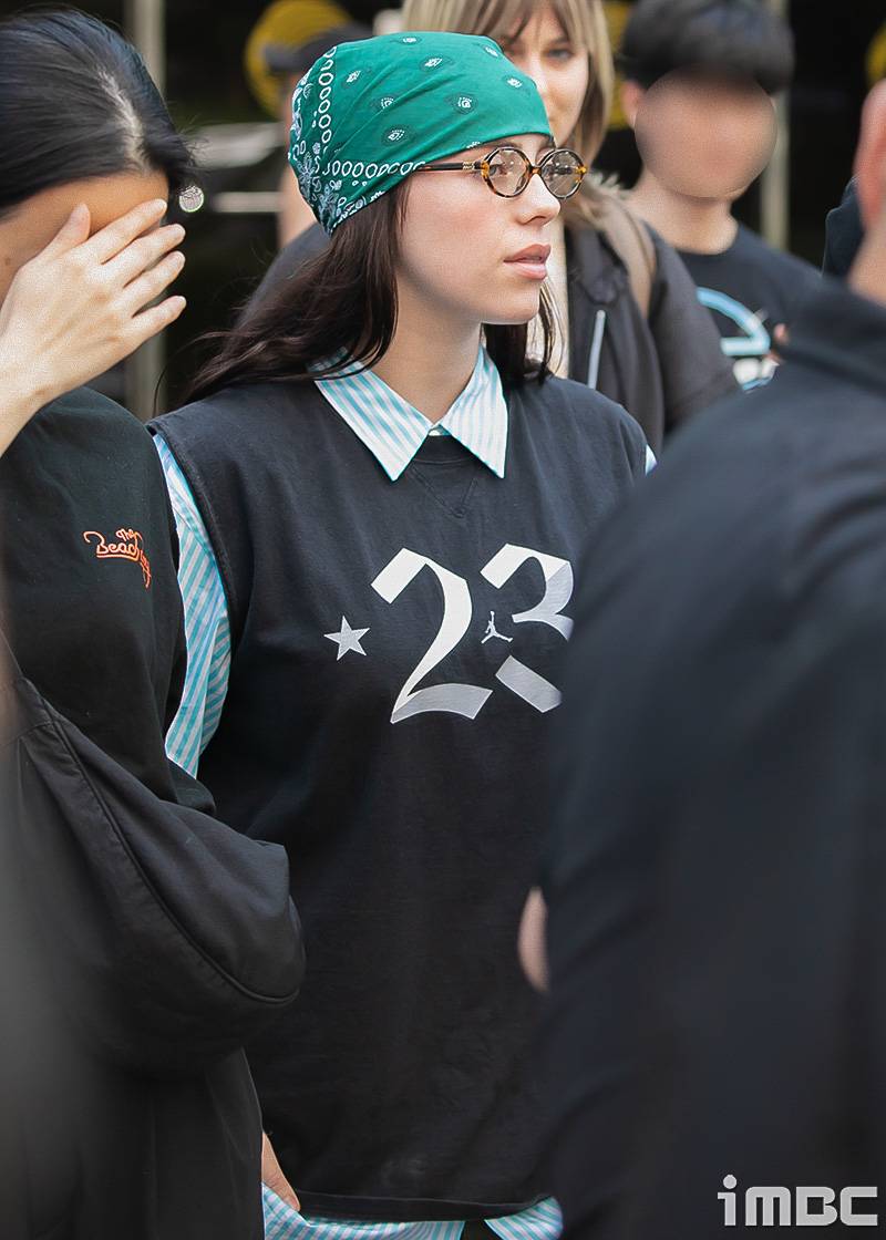 KBS 출근길 사진 뜬 빌리 아일리시 | 인스티즈