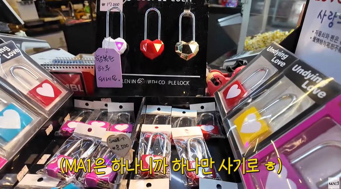 물건 소개 도중 냅다 손금 자랑하는 사람...jpg | 인스티즈