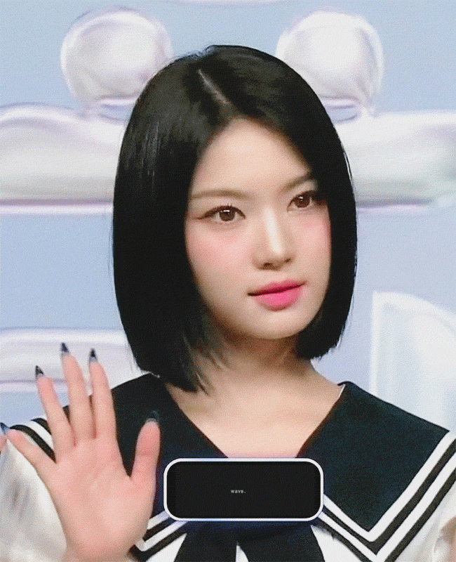 오늘자 데뷔 후 첫 단발로 알티타고 있는 스테이씨 아이사 | 인스티즈
