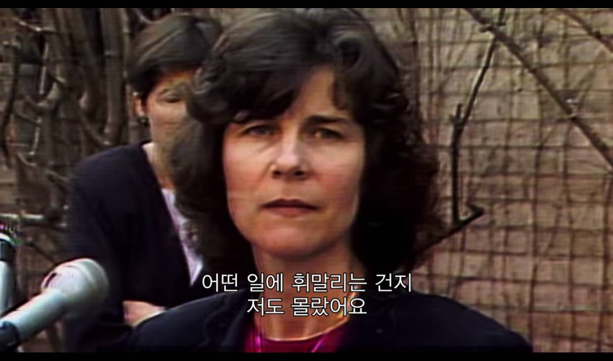 미술관에서 근무하는 경비원인데 야간 경비원들이 문을 안 열어주는게 이상해서 뒷문으로 들어가봤더니 | 인스티즈
