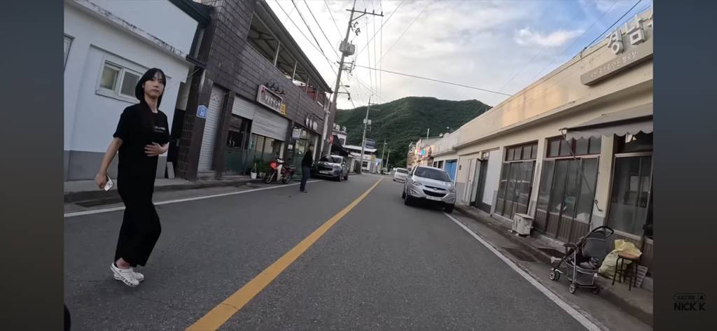 한국에 여행와서 한국인의 정을 제대로 느끼는 미국인 | 인스티즈