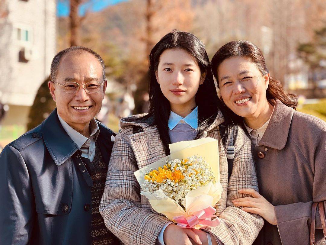 삶에 지친 모습을 잘 살려내는 수지 | 인스티즈