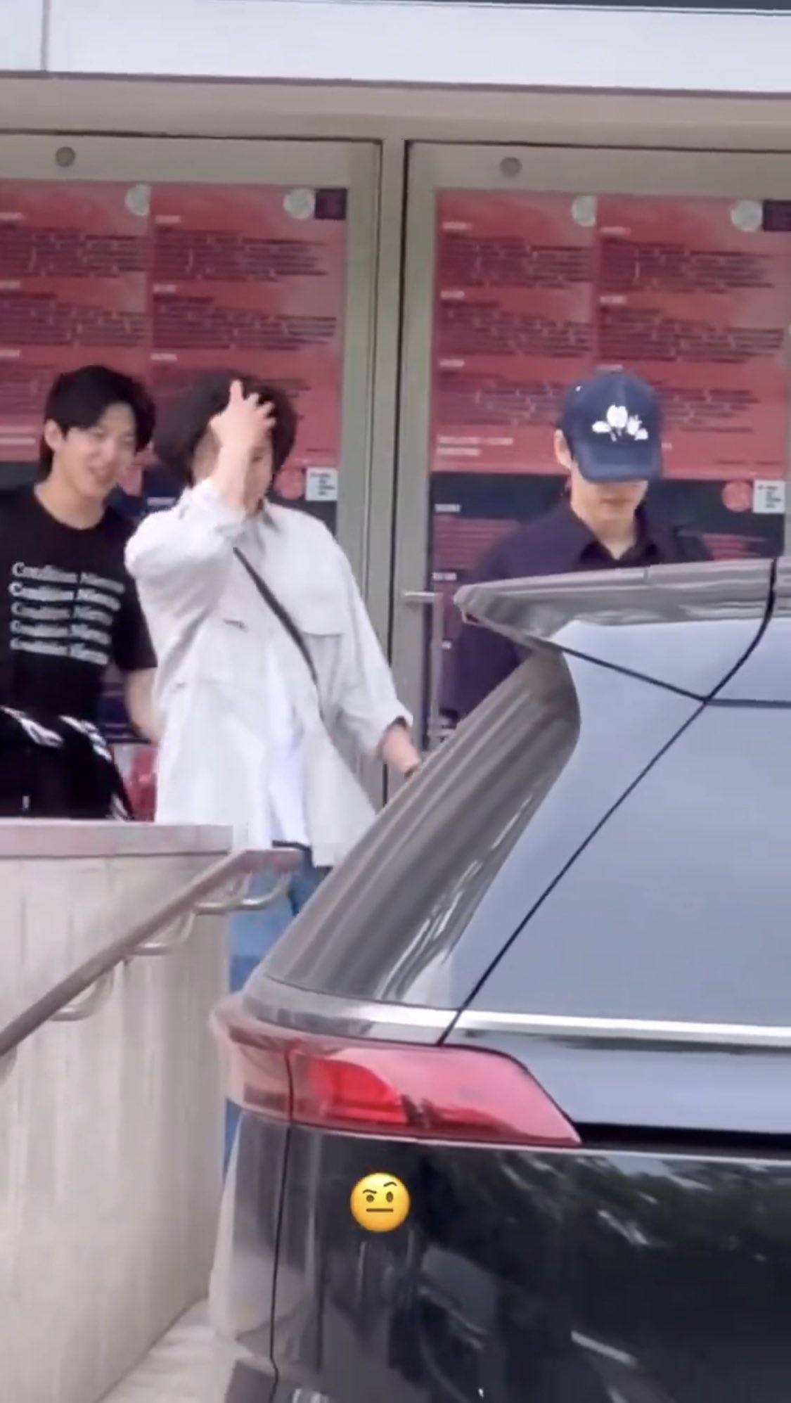 연예인들 은근 많이 입는 것 같은 승헌쓰 굿즈 티셔츠.jpg | 인스티즈
