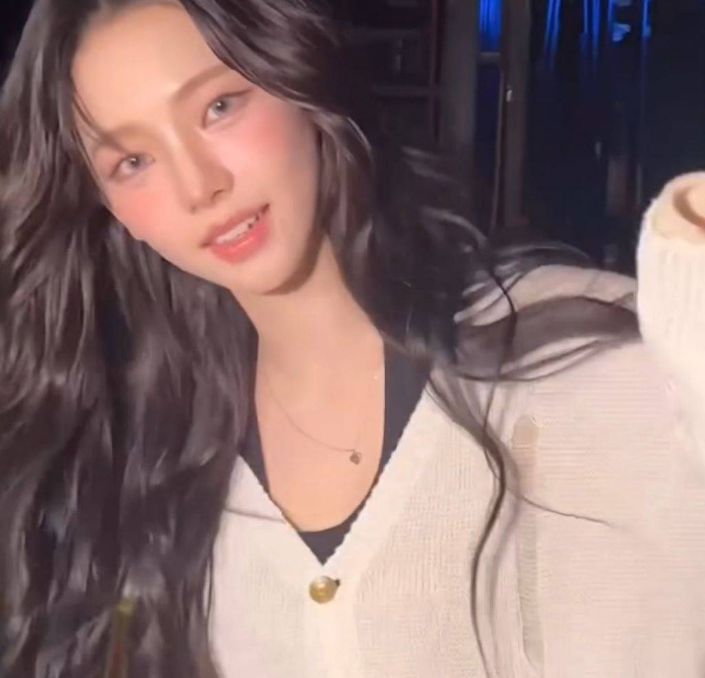 팬들에게 반응 좋았던 오늘자 사운드 체크 카리나 | 인스티즈