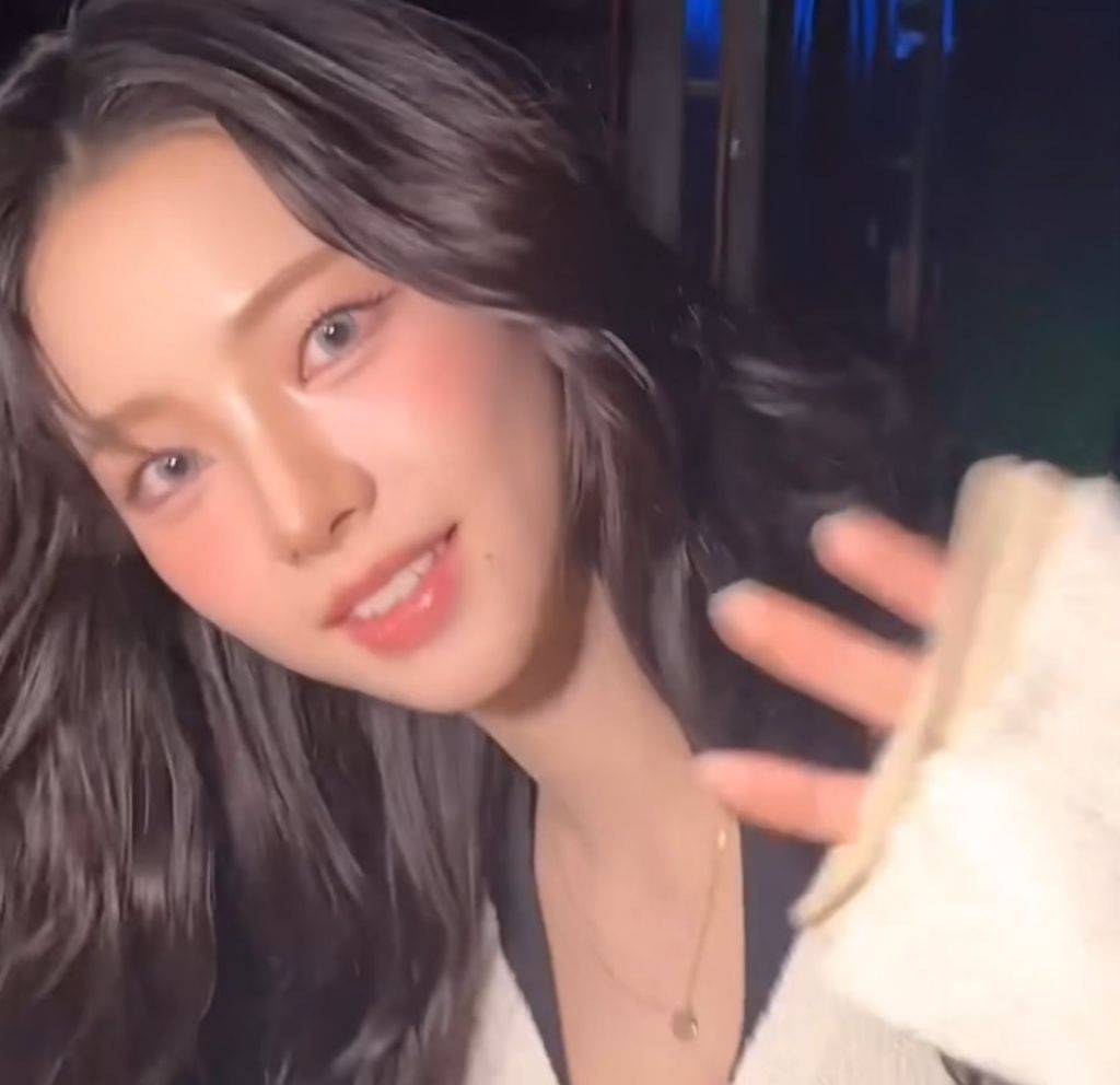팬들에게 반응 좋았던 오늘자 사운드 체크 카리나 | 인스티즈