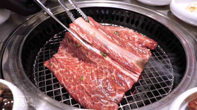  서울 마포구, 고기 공장까지 운영하는 고기에 진심인 LA갈비 전문점.gif
