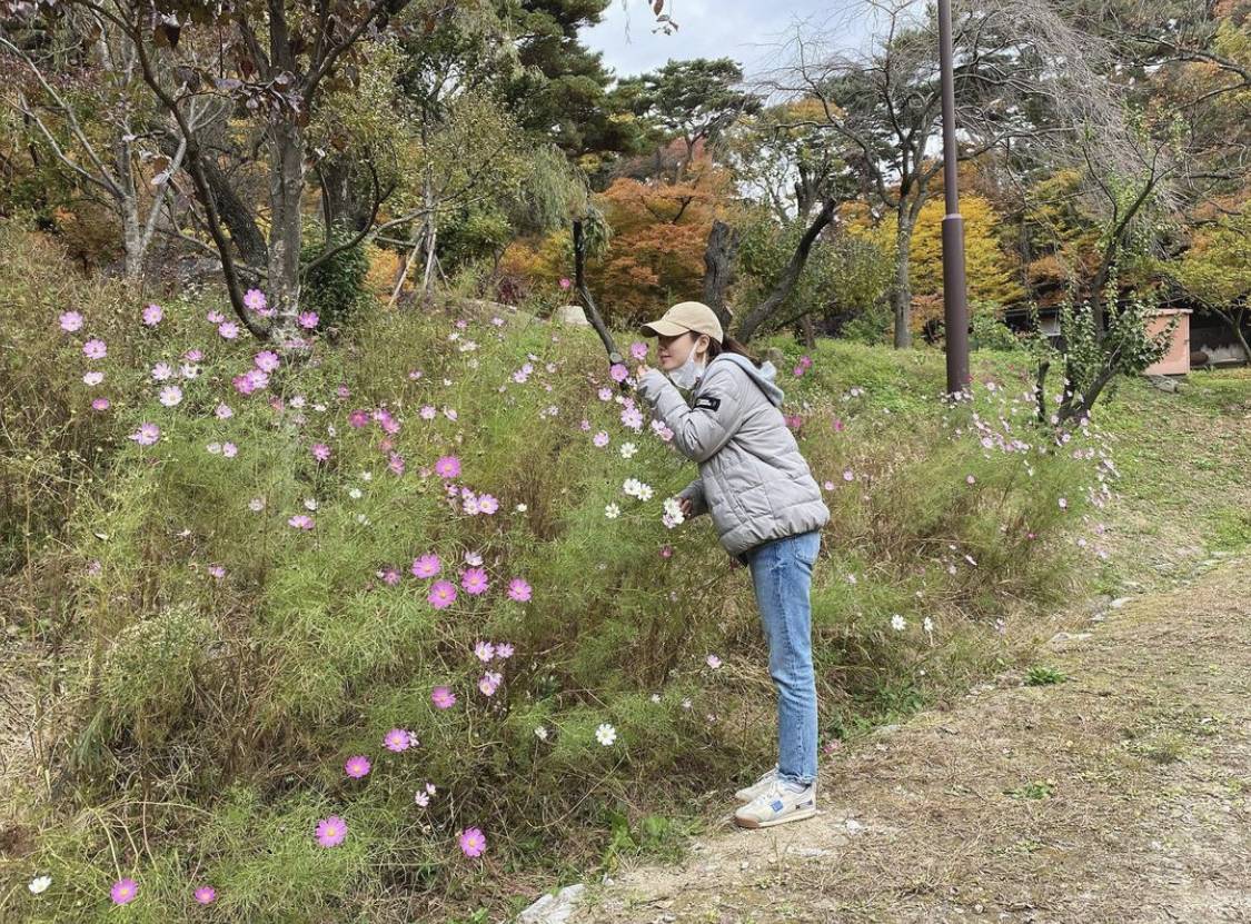 과한 꾸밈 노동 없이 편안하고 자연스러운 모습의 여자 연예인들 2 | 인스티즈