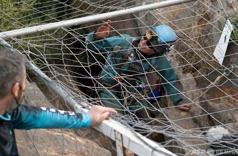 스페인에서 500일간 지하동굴 인간 격리 실험종료 | 인스티즈