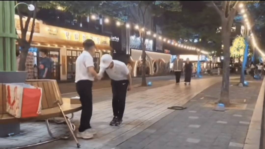 목포 평화의 광장에서 노인과 청년이 실랑이 한 이유 | 인스티즈