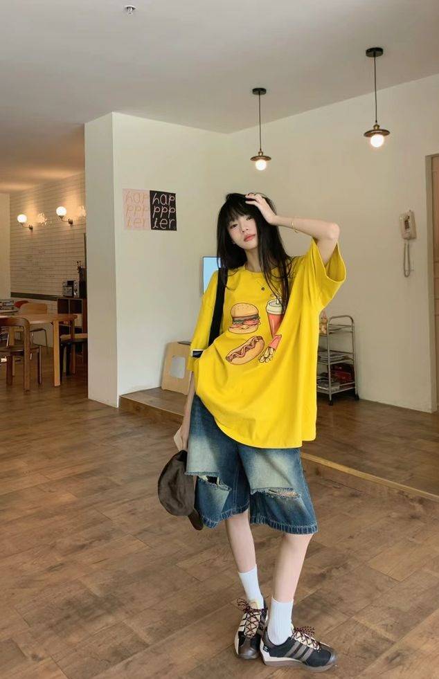 올여름 세계적으로 많이 팔렸지만 또 반대로 호불호도 많이 타는 반바지 소재.jpg | 인스티즈