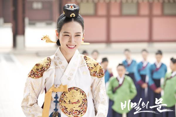 족두리를 쓴 사극 속 박은빈.jpg | 인스티즈