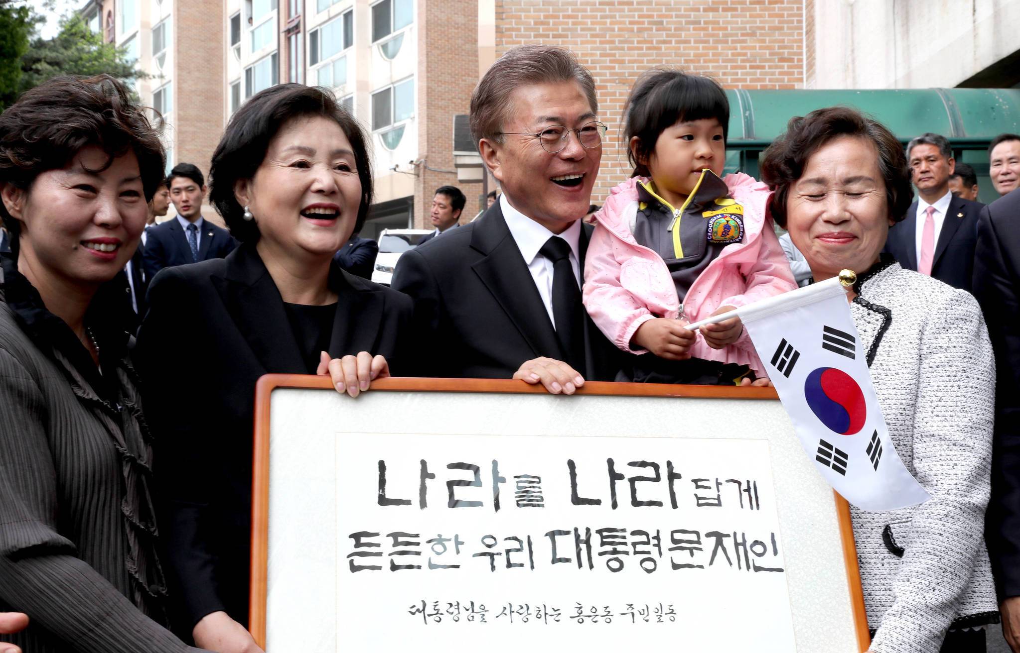 드디어 우리나라 대통령 문재인이다!!!출근하신다!!!.jpgif | 인스티즈