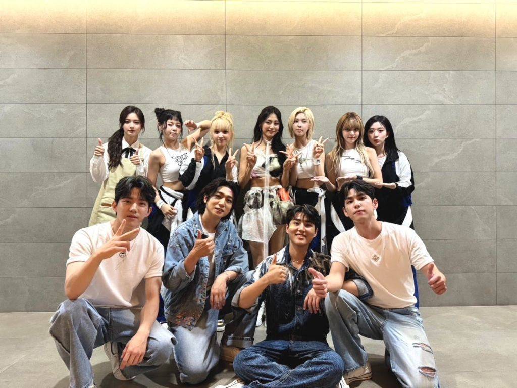 데이식스&쯔위&엔믹스 단체사진 | 인스티즈