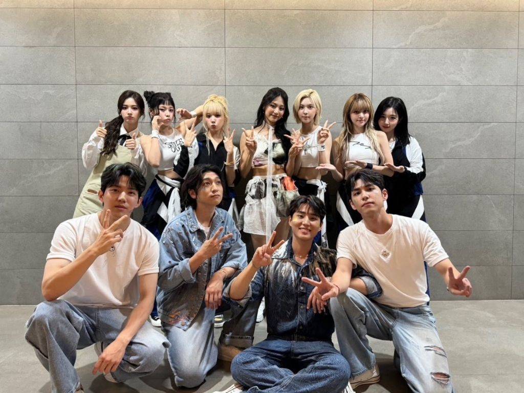데이식스&쯔위&엔믹스 단체사진 | 인스티즈