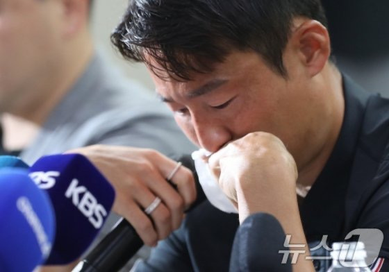 손준호 눈물의 폭로 "중국 공안, 가족으로 협박했다…거짓 자백할 수밖에 없었다" [수원현장] | 인스티즈