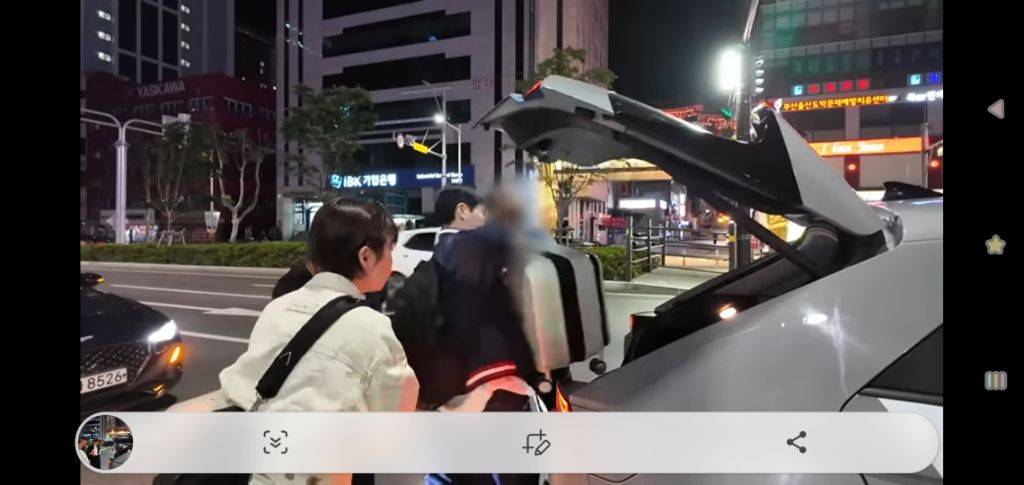 택시 탈 때 기사님이 내려서 짐 실어주는거 처음 봄(부산여행유튜브) | 인스티즈