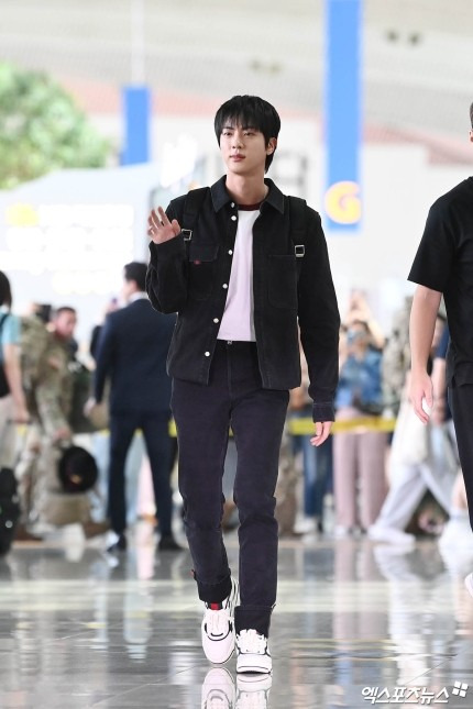 구찌쇼 참석으로 출국하는 방탄소년단 진 | 인스티즈