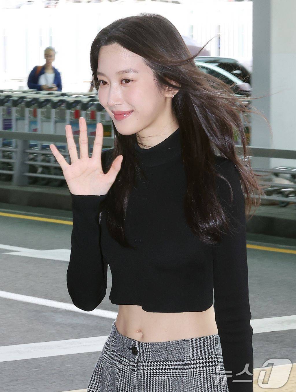 오늘자 문가영 출국(돌체앤가바나쇼 밀라노 패션위크 참석) | 인스티즈